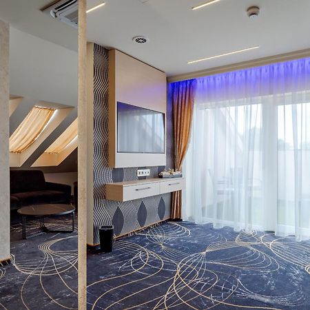 Diamond Panzio Acomodação com café da manhã Hajdúszoboszló Exterior foto