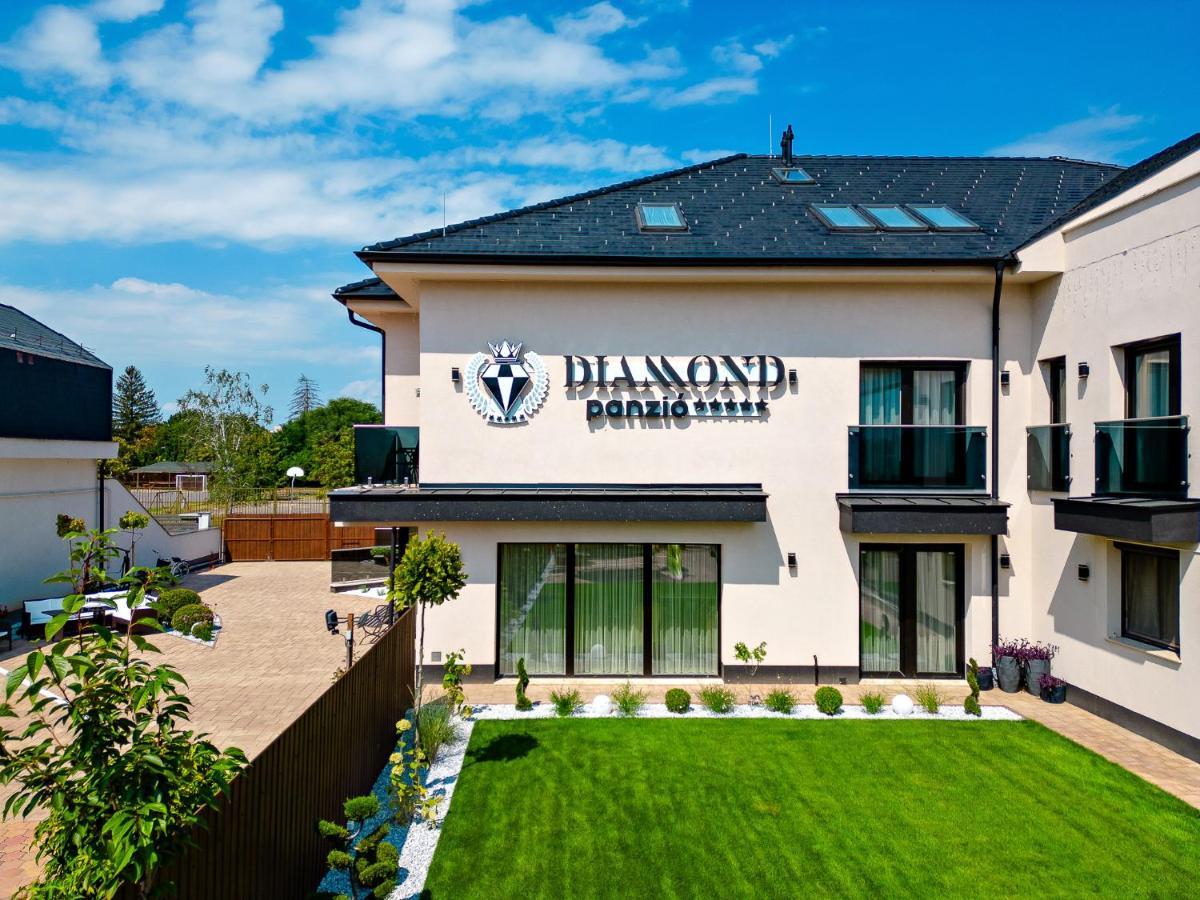 Diamond Panzio Acomodação com café da manhã Hajdúszoboszló Exterior foto