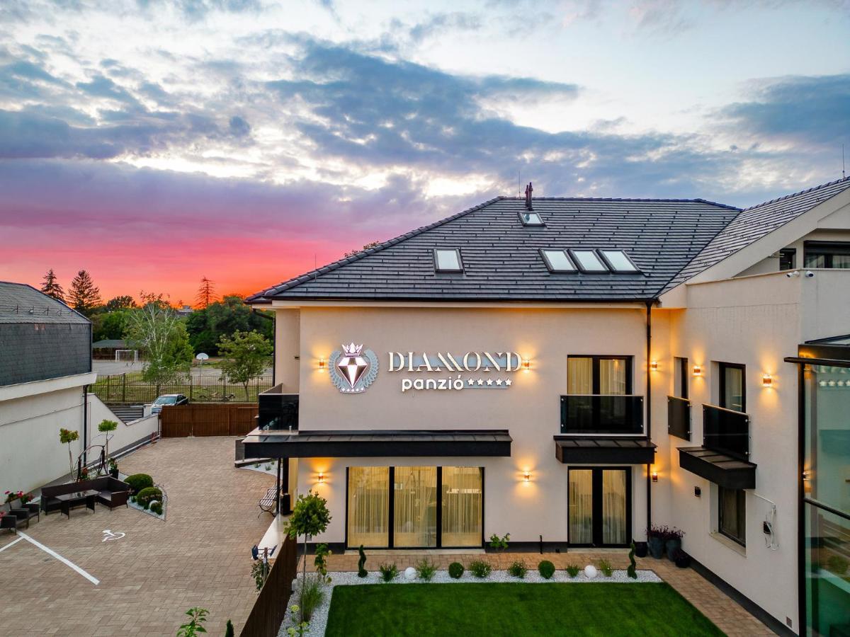 Diamond Panzio Acomodação com café da manhã Hajdúszoboszló Exterior foto