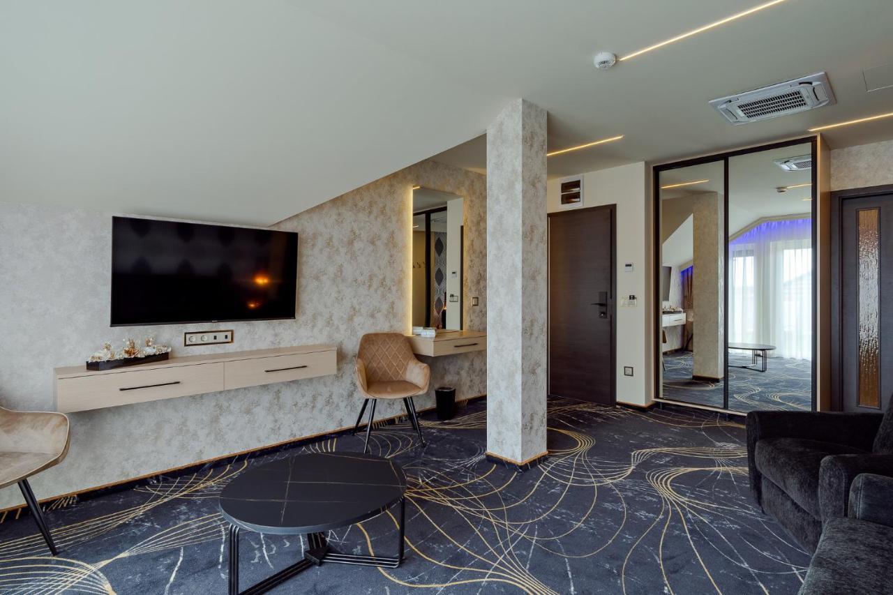 Diamond Panzio Acomodação com café da manhã Hajdúszoboszló Exterior foto