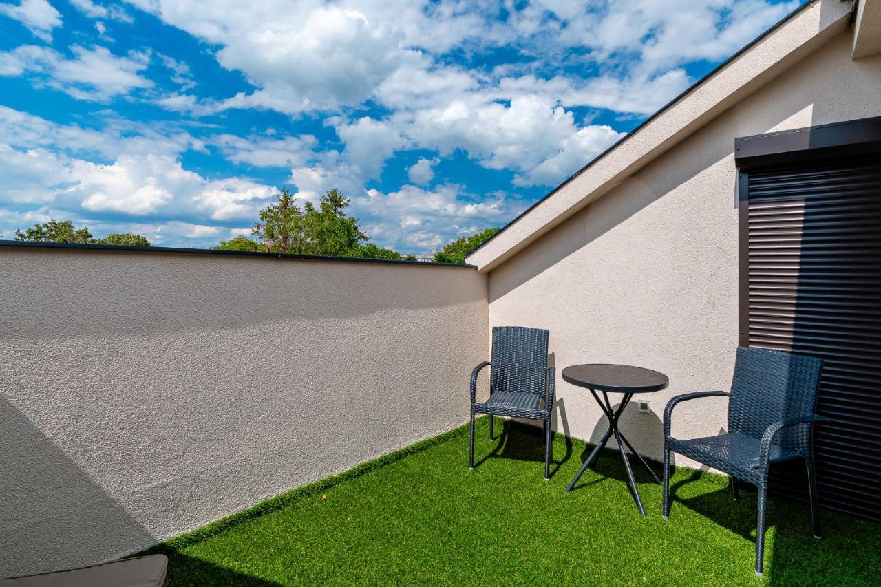 Diamond Panzio Acomodação com café da manhã Hajdúszoboszló Exterior foto