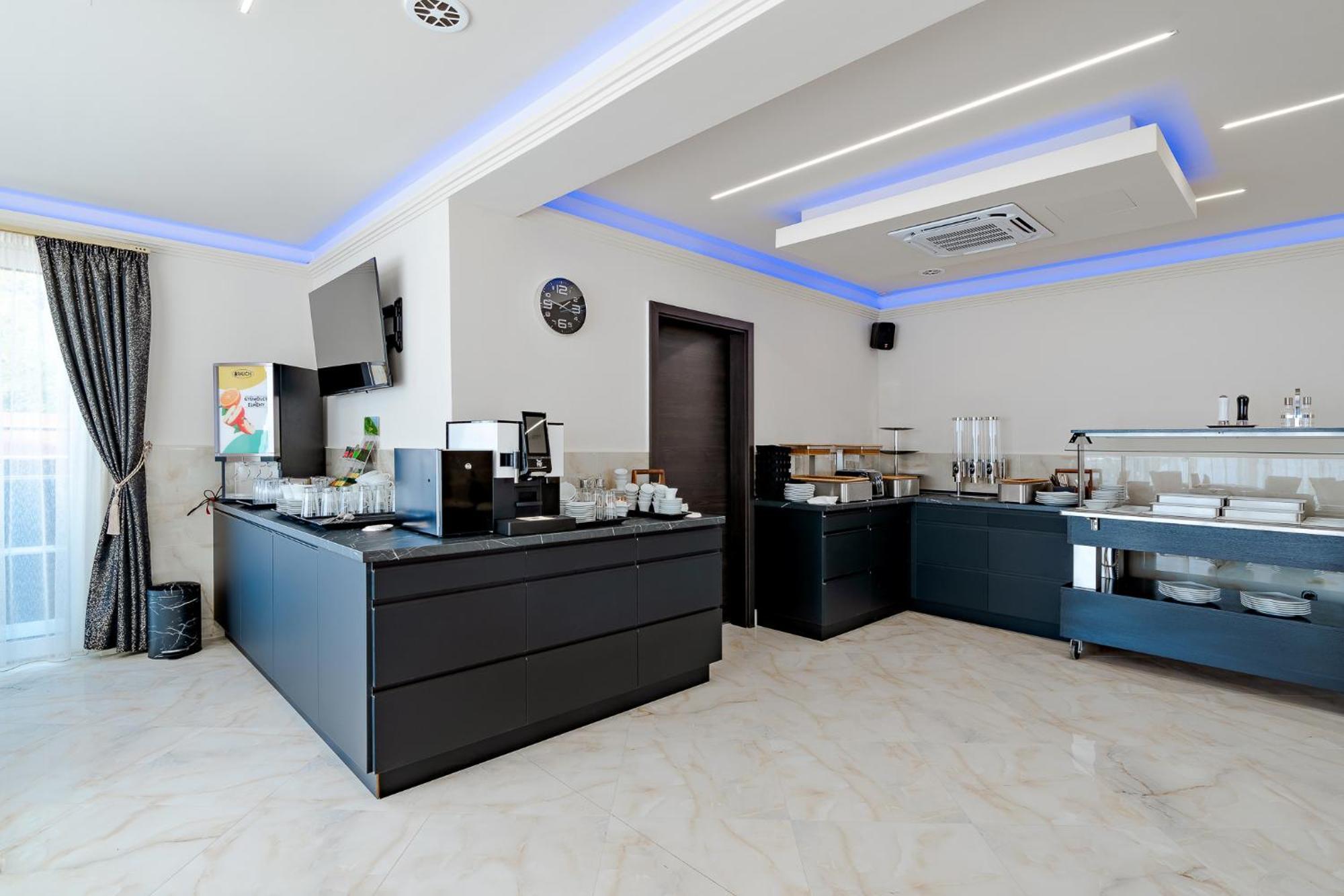 Diamond Panzio Acomodação com café da manhã Hajdúszoboszló Exterior foto